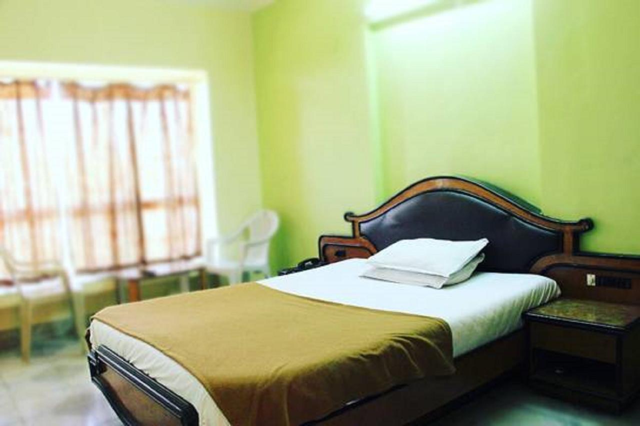 Hotel Vishwamitra Latur Bagian luar foto