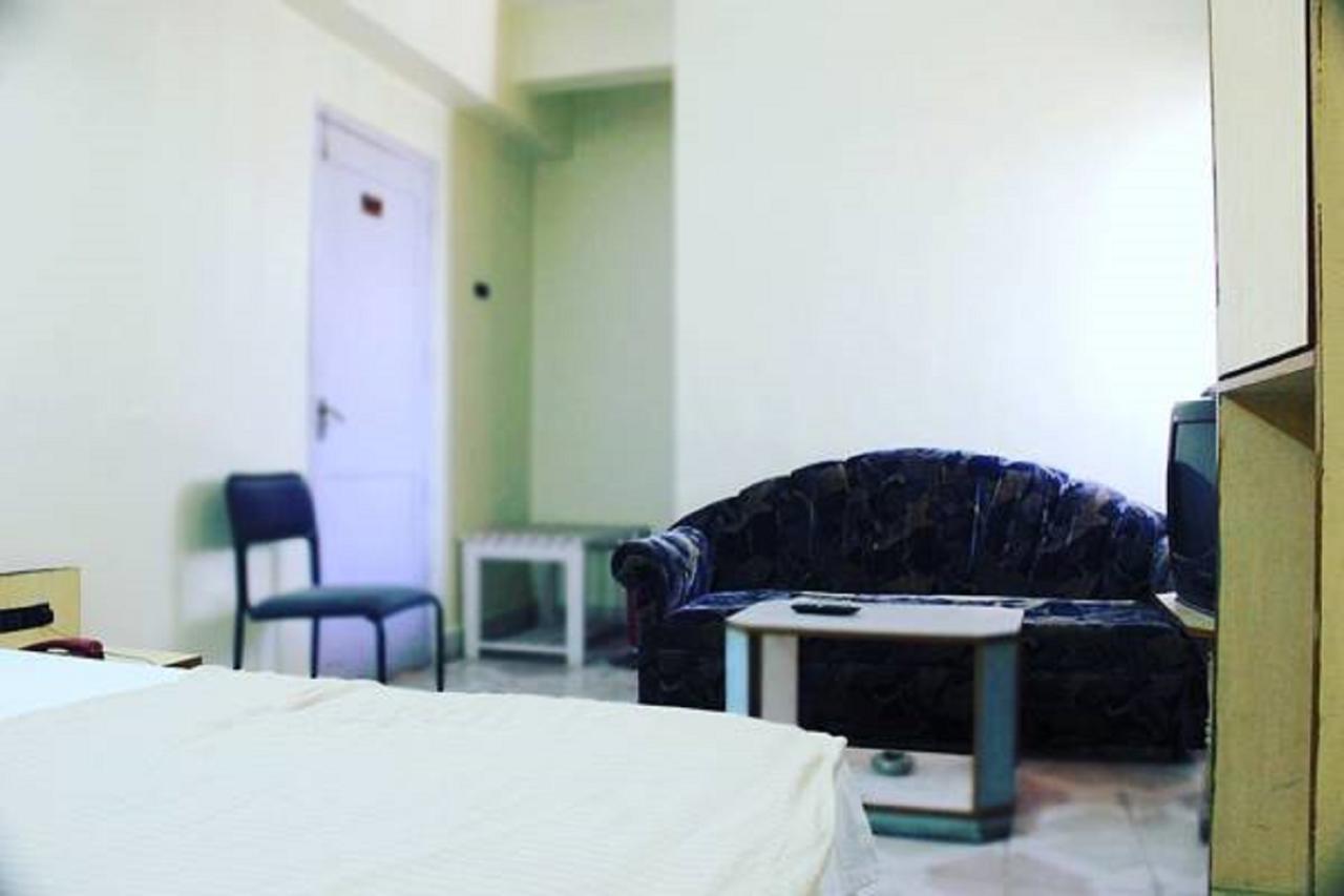 Hotel Vishwamitra Latur Bagian luar foto